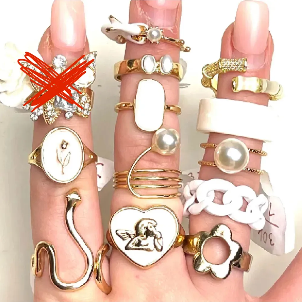 Säljer dessa super fina guldiga ringarna med massor av olika motiv! Helt nya, alltså inte använda! Frakt tillkommer 20kr❗️ Priser och storlekar står på andra bilden! 🤍STORLEKARNA STÅR I MM I DM!. Accessoarer.