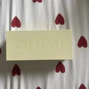 CHIMI glasögon  - Säljer mina CHIMIS i ”JARMAN’S PECAN”. Köpta i en pop up i somras men har inte kommit till användning . Helt nya , aldrig använda.