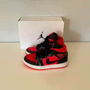 Air Jordan 1 MID  - Knappt använda jordans 1 Mycket fräscha! Skickas med kartongen!! 