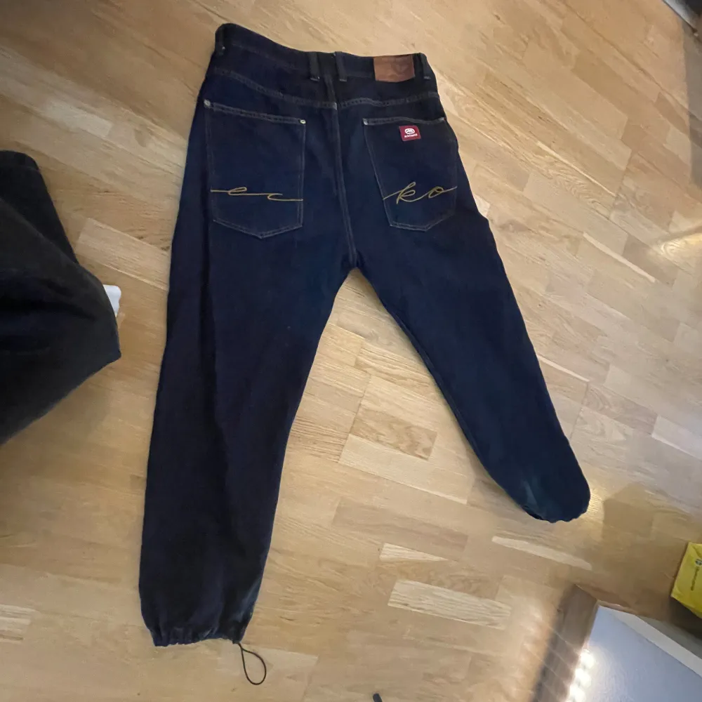 Köpta för 899+frakt  på ”def shop” (online) Säljes pga stilbyte  VÄLDIGT baggy!!  Lite i stil av jesse pinkman  från breaking bad. Jeans & Byxor.