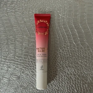 Kräm blush - Säljer min lumene blush då jag inte tycker att den riktigt är min färg🙌använt den 3 gånger🤍färg 3 coral