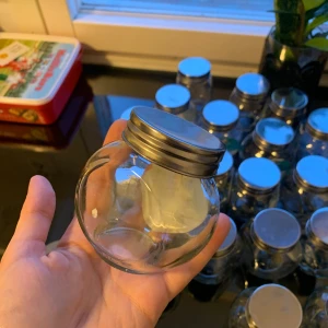 24st burkar - Super fina till typ kryddor eller smycken! 150kr för alla, vill du bara ha vissa så kan skriva till mig så diskuterar vi priset