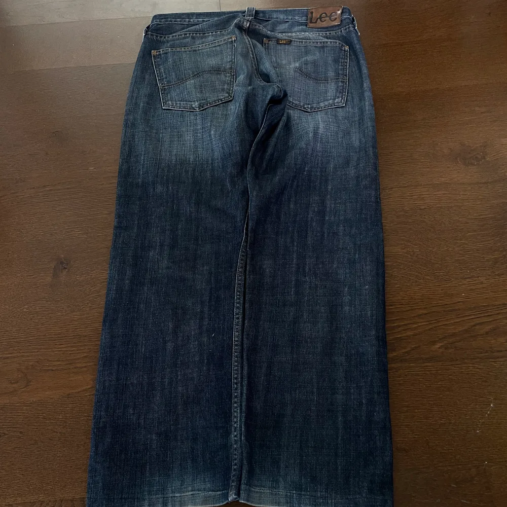 Loose/straight leg jeans från Lee. Nypris runt 1100kr men säljer för 450 Priset kan diskuteras. Jeans & Byxor.