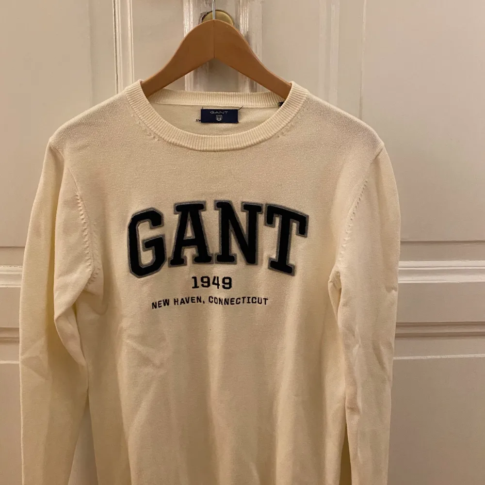 Fin Gant tröja i bra skick🙌. Använd ett fåtal gånger.😁 Säljes eftersom den inte passar längre👍 Pris går att diskuteras. Tröjor & Koftor.
