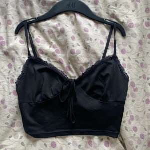 Svart linne  - Svart kort linne i storlek xs, aldrig använt 