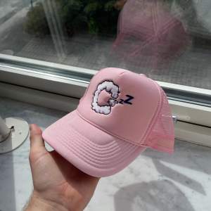 Trucker hat med tryck i rosa