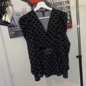 Tröja - Passar i storlek S/M