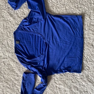 Blå tröja  - Säljer min blå tröja där den inte kommer längre till användning 💓💓