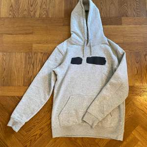 Snygg grå hoodie
