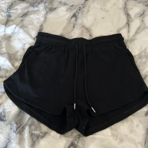 Svarta mjukis shorts  - Aldrig använda, små i storleken