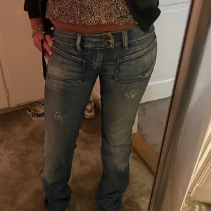Diesel jeans - Säljer nu mina så snygga och eftertraktade diesel bootcut jeans, inga defekter och som nya! Kom privat för fler bilder och mått❤️pris kan diskuteras 