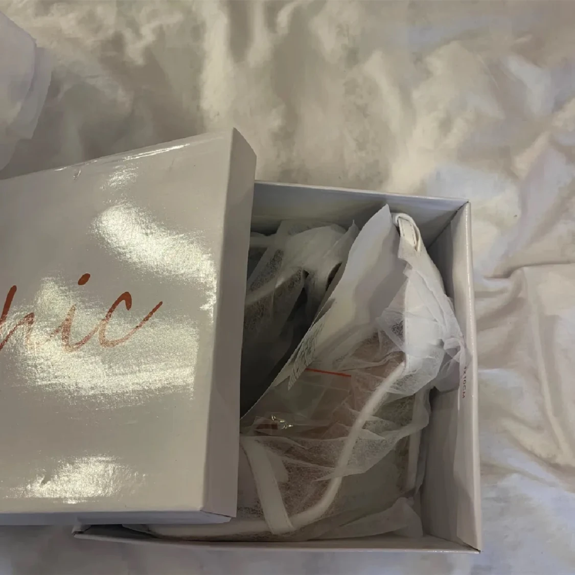 Helt nya vita klackar - 93