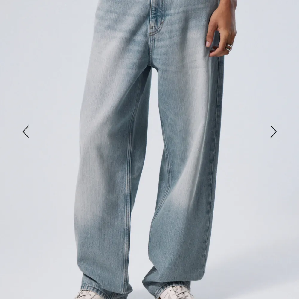 Tja! Säljer dessa schyssta Weekday jeansen då de tyvärr inte kommer till användning längre. Jeansen är använda ett fåtal gånger och har storlek 30W 32L. Bara o höra av sig vid flera funderingar.. Jeans & Byxor.