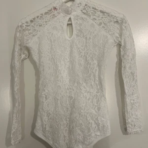 Body  - Vit body aldrig använt då den är för lite för mig 