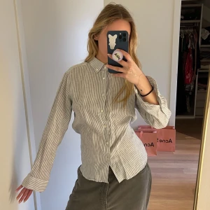 Asket Linen Shirt - Worn not even once !! Super nice silhouette. Original price 1450 krs selling for cheap. Material is so nice and thick but also great for summer.
