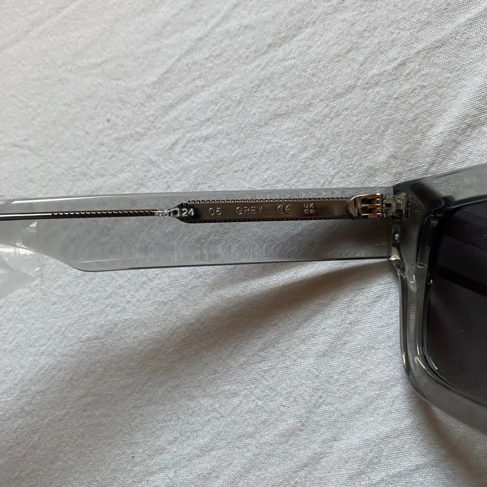 Ett par sprillans nya chimi solglasögon jag tyvärr inte passar i. Pris kan diskuteras och jag som säljare står för frakten. 💕. Accessoarer.