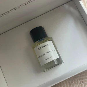 Essnce - Parfym från Essnce, jag har endast testat den med 3 sprut men den passade inte mig. 