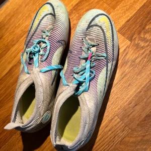 Nike Mercurial Vapor 14 Elite FG Dream Speed 5 - Grön/Neon/Lila - Nike fotbollsskor storlek 43  Nike Mercurial Vapor 14 Elite FG Dream Speed 5 - Grön/Neon/Lila Använda ganska mycket men inget fel på dom Nypris över 3000