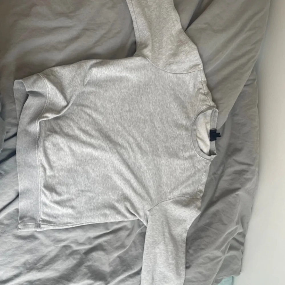 En jätte fin grå relaxed fit sweatshirt från hm som int kommer till användning längre pga storlek 😔 Inga defekter alls🙏 Finns även i ljusblå färg. Hoodies.