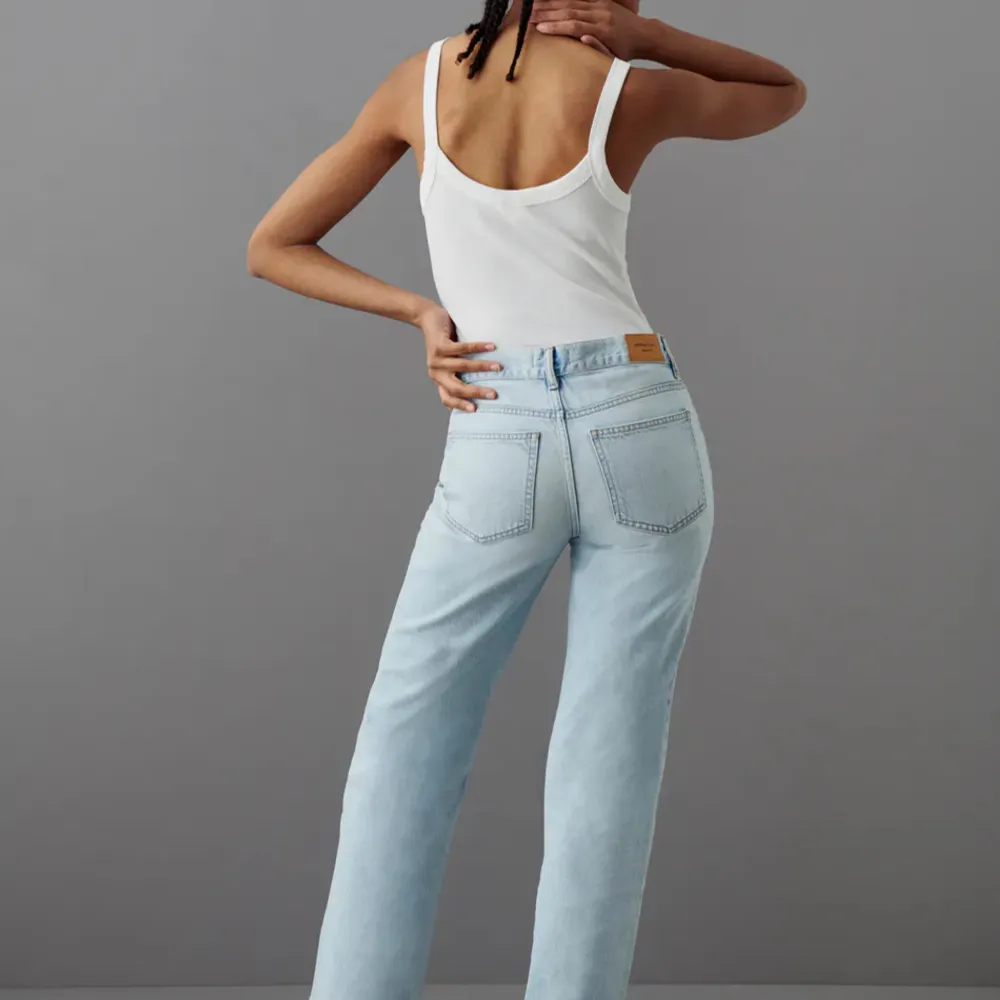 Ett par jättefina jeans från Gina som inte finns kvar längre! Använda ca 2 gånger och är väldigt fina. . Jeans & Byxor.