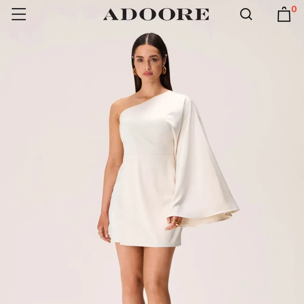 Oanvänd klänning från Adoore med prislapp kvar 💞 Priset går att diskutera . Klänningar.