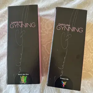 Säljer två helt oanvända vitvinsglas från Carolina Gynning. Köp båda för 250kr eller 150kr/styck.