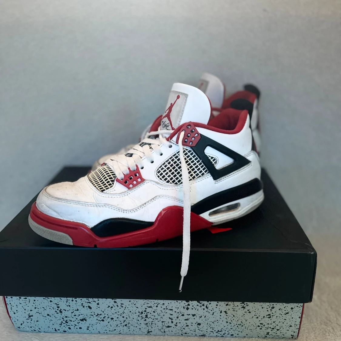 Äkta Jordan 4’s