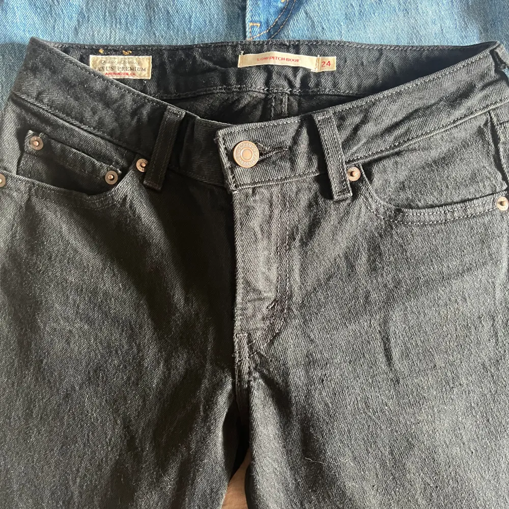 Superfina lågmidjade bootcut jeans! Jag säljer dessa för de inte passar mig. De är helt oanvända.. Jeans & Byxor.