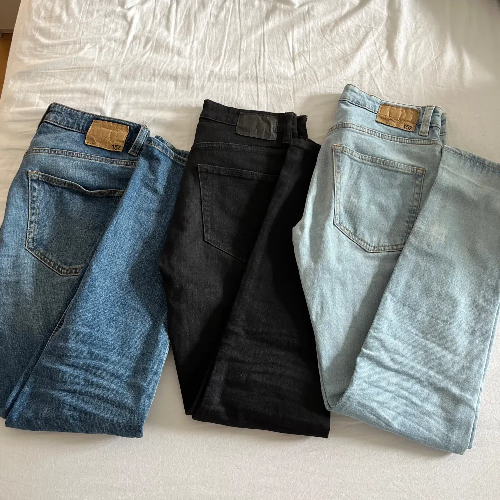 7 olika par jeans, 50kr styck eller alla för 275kr, skriv för mer bilder eller info. Jeans & Byxor.
