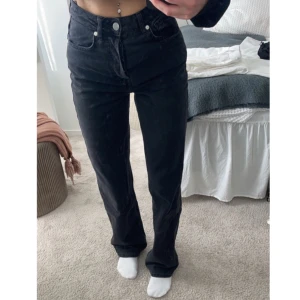 Jenas  - Väldigt sköna, säljer då de inte kommer till användning 