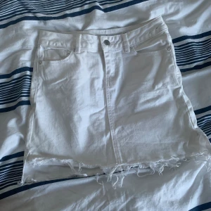 Vit jeanskjol från Calvin klein - Storlek xs, i jättebra skick