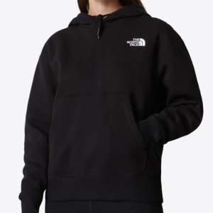 Säljer min svarta North Face hoodie från Jd. Bra skick 🥰skriv för fler bilder 