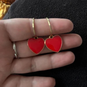 Örhängen med hjärta ♥️ - Örhängen med ♥️♥️♥️