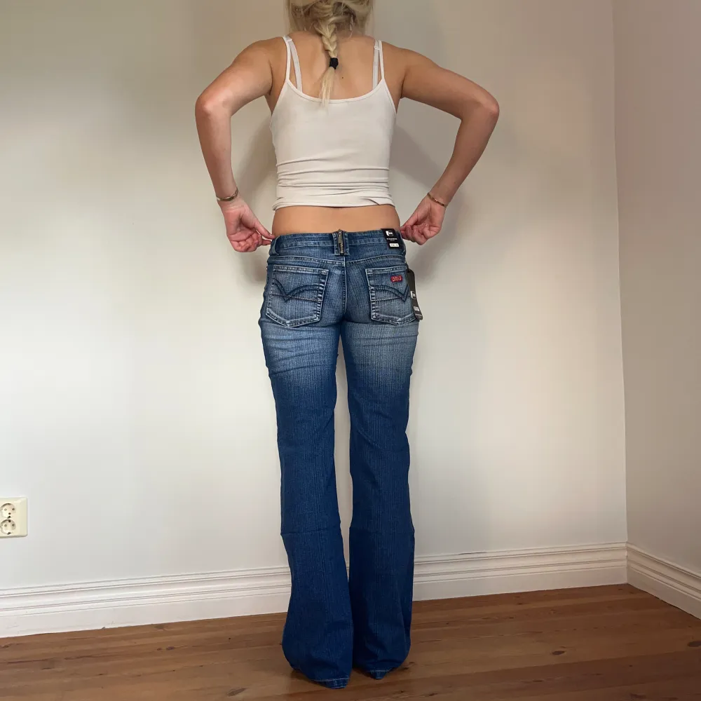  Midjemått( rätt över): 38cm  Inerbenslängd: 83cm   Köp dem via ”KÖP NU” eller Swish  Modellen är 170 cm, inga defekter 💕. Jeans & Byxor.