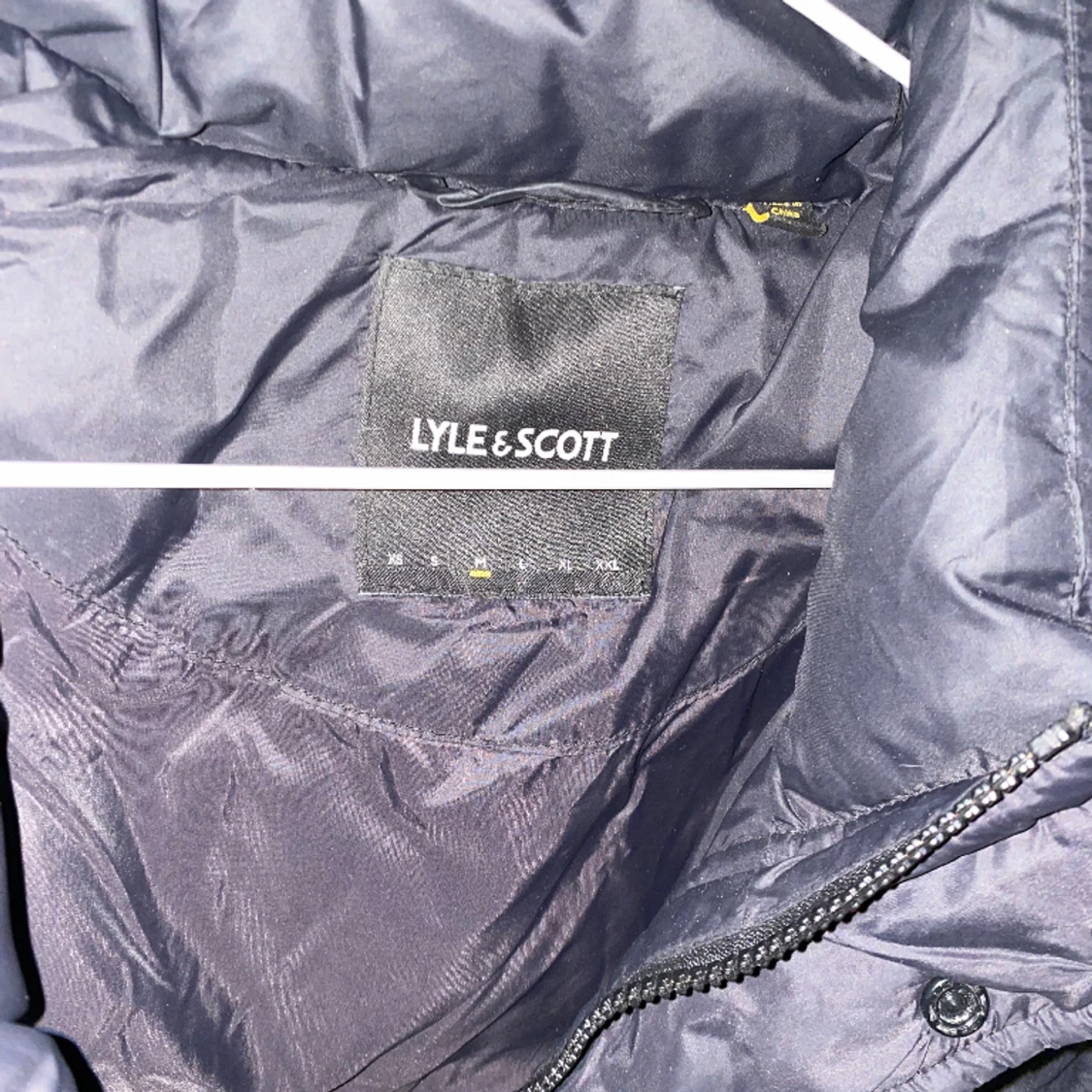 Oanvänd Dunväst från lyle & scott  - 91