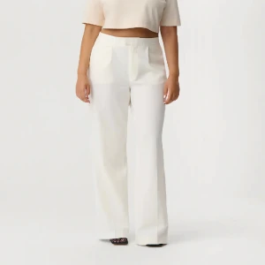 Avora linnebyxor - Söker någon som skulle vilja byta dessa jättefina linnebyxorna från Avora studios, har storlek 36 som jag skulle vilja byta till 34!💞 Prislappen sitter kvar!