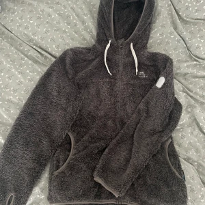 Fleecetröja - Mysig tröja men samma material utanpå som inne!! ❤️‍🔥 I bra skick!