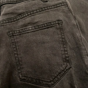 svarta baggy jeans - Svarta jeans i storlek 158 från lindex. Har använts någon enstaka gång. Super fina och bra passtorlek 🩷för en större bild skriv gärna 🩷