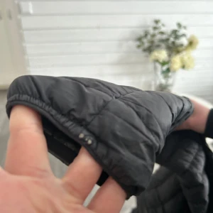 Parajumper jacka  - En parajumper jacka i youth L min lillebror använde den innan, använd är den finns ett pyttelitet hål på den men annars superfin! 