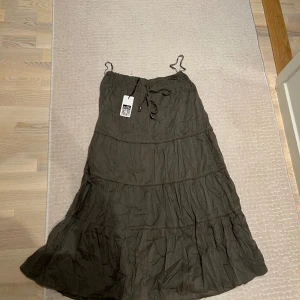 vintage kjol - jättesnygg vintage kjol som aldrig använts, storlek 36-38 ungefär