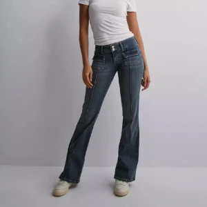 Lowwaist jeans, nelly - SKITSNYGGA LOWWAIST JEANS med fickor, från Nelly ”vintage blue denim” slutsålda i bla denna strl!!!