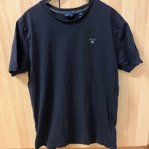 Gant t-shirt - Okej skick, köpt på johnells, pris kan diskuteras 