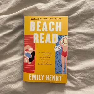 Beach read - Oläst pocket bok, på engelska☀️