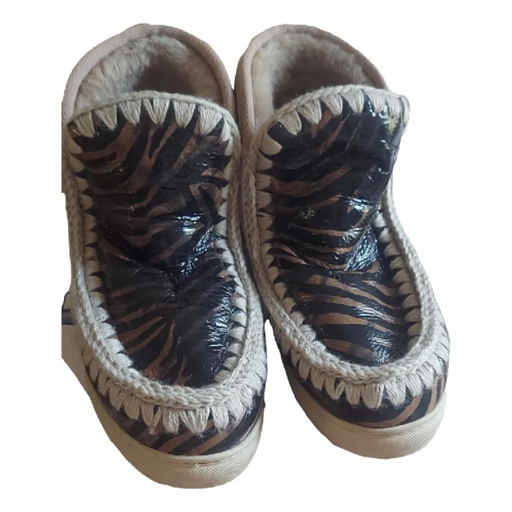 Skiiittt coola leopard mou skor som knappt är använda så i super bra skick!!!!! Fodrade inuti också så passar perfekt nu på vintern💕🎀FRI FRAKT PASSA PÅ. Skor.