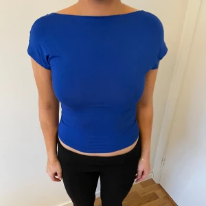 Tröja med öppen rygg - Fin tröja med öppen rygg, aldrig använd.