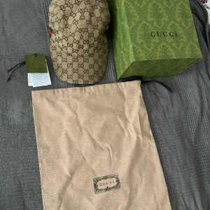 Gucci keps  - Ny och oanvänd Gucci keps med dustbag box och tags o allt sånt! Storlek L  Skriv för mer bilder osv!