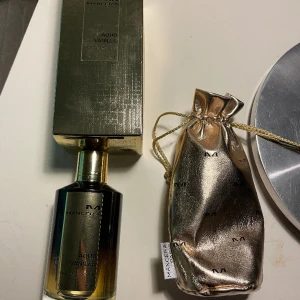 Mancera aoud vanille  - 110 av 120 ml kvar ungefär. Allt og medföljer skriv vid frågor eller funderingar !😀