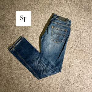 Säljer ett par tiger of sweden jeans storlek w29 l34 i bra skick. Straight leg jeans fast mer åt det slimmade hållet. Hör av er vid fler frågor & funderingar!