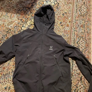 Haglöfs jacka  - Haglöfs jacka väldigt bra skick, inga tecken på användning 