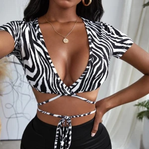 zebra topp - Snygg topp i zebramönster från shein! Aldrig använd bara provad. Perfekt till fest eller i sommar! 